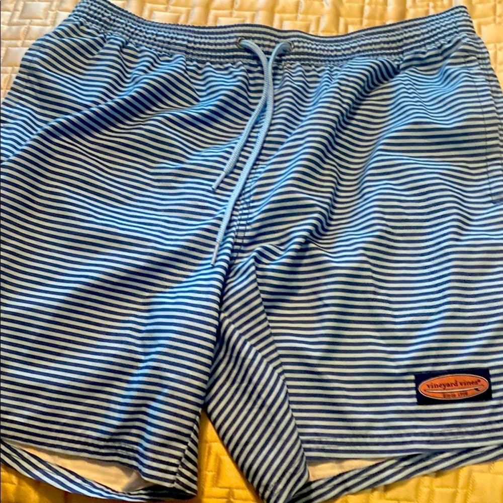 Vineyard vine swimsuit, size medium hundred percent polyester lined